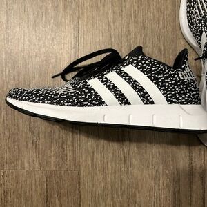 Adidas kid’s swift run Black and White Sneakers